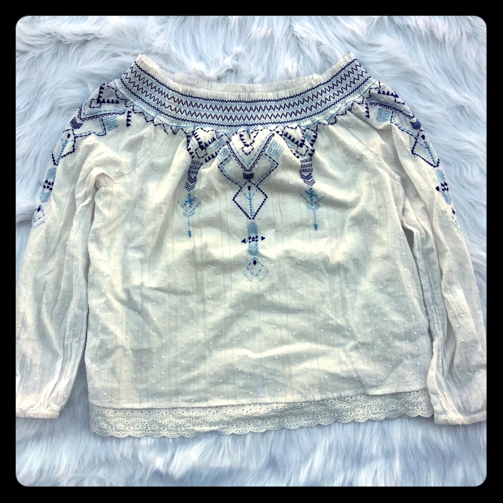 ❄️ White Off Shoulder Blouse Aztec Embroider Medium